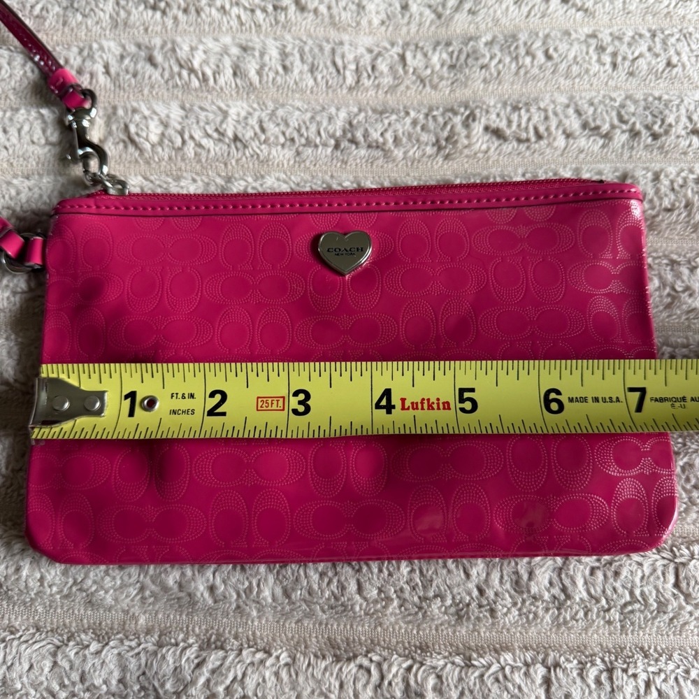 Coach Hot Pink Patent Leather Signature C Heart Wristlet Pouch Bag - Picture 5 of 6